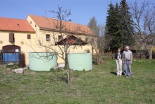 Jan Blecha se dcerou Kateřinou Kolínskou. Manželka Kristýna v období mezi fotografováním zemřela.(25.4.2010)