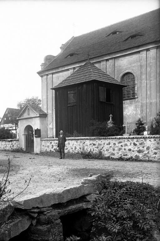 F. J. Umlauft před kostelem sv. Martina.